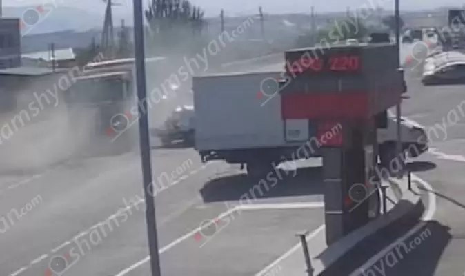 Նոր Հաճնի մոտ տեղի ունեցած ավտովթարի հետևանքով հիվանդանոց տեղափոխված 2 վիրավորներից մեկը մահացել է