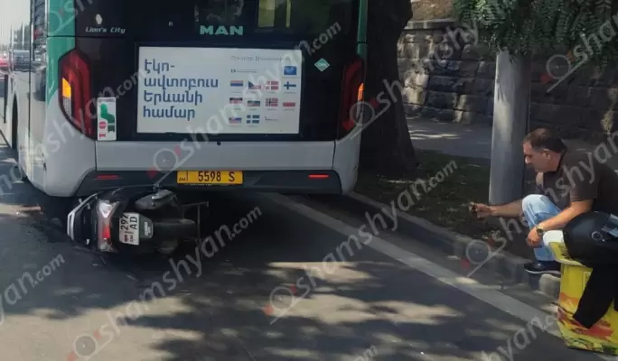 Երևանում օտարերկրացի տղամարդը «Honda» մակնիշի մոպեդով բախվել է «BYD»-ին, ապա ճանապարհի թույլատրելի հատվածում կայանված «MAN» ավտոբուսին․ կա վիրավոր