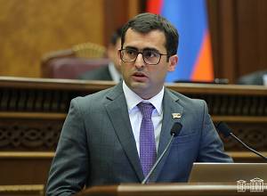 «Լու՞րջ, էդ ու՞մ եք ձեռ առնում». Արշակյանը՝ ընդդիմությանը