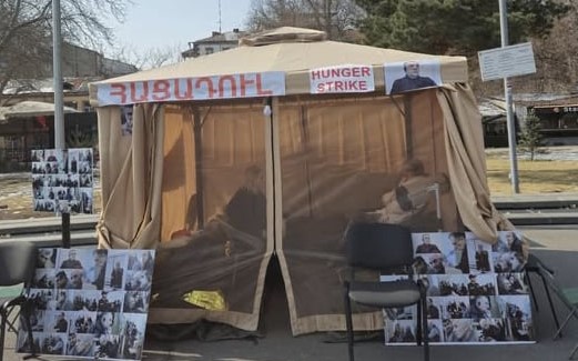 Արցախի քաղաքական ուժերի ներկայացուցիչներն այցելել են հացադուլի մեջ գտնվող Մանե Թանդիլյանին