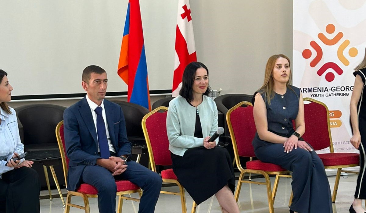 Ժաննա Անդրեասյանն Ապարանում հանդիպել է հայ-վրացական երիտասարդական հավաքի մասնակիցների հետ