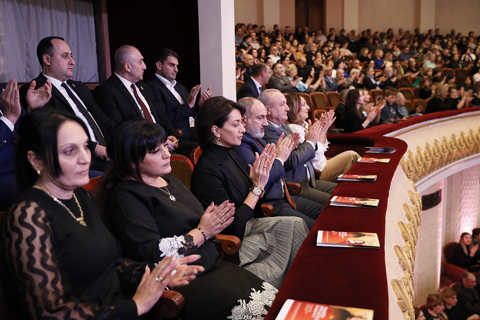 Վարչապետը տիկնոջ հետ ներկա է գտնվել բարեգործական համերգին՝ ի աջակցություն Զինվորի տանը բուժվող զինվորների
