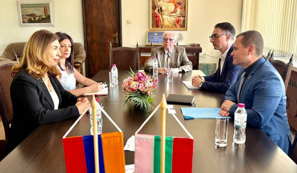 Բուլղարիայում ՀՀ դեսպանը և Ռուսեի քաղաքապետը քննարկվել են տնտեսական կապերի խորացմանն առնչվող հարցեր