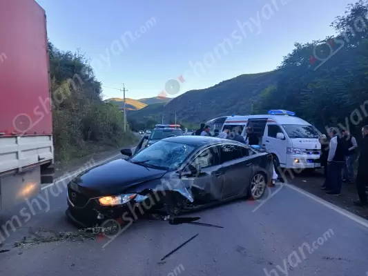 Խոշոր ավտովթար Սյունիքի մարզում. բախվել են «Mitsubishi» ավտոբուսը, «Mazda»-ն ու «ՎԱԶ 2106»-ը. կան վիրավորներ