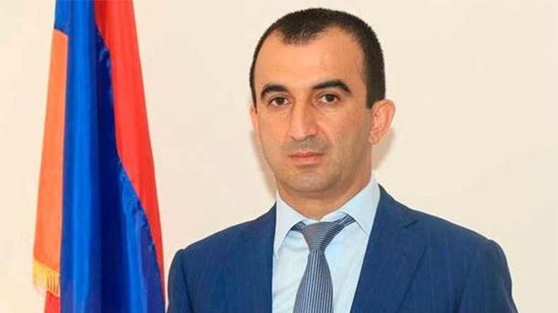 Մխիթար Զաքարյանին պառկեցրել են գետնին՝ նկարահանել, որից հետո բռնությամբ ներս տարել. փաստաբան