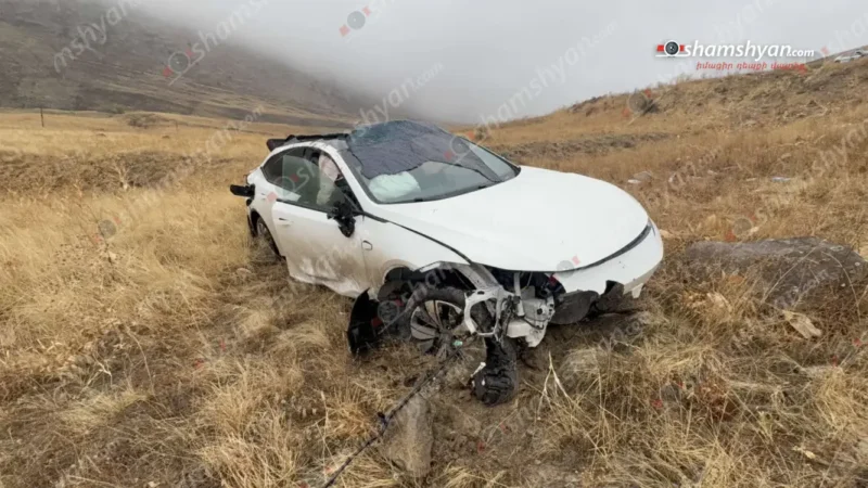 «Deepal»-ը Զանգակատուն գյուղի տարածքում բшխվել է բետոնե սյանը, հողաթմբերին ու քարերին և հայտնվել ձորակում. ամուսինները տեղափոխվել են հիվանդանոց