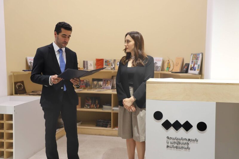 ՀՀ-ում հավատարմագրված դիվանագիտական ներկայացուցիչները ծանոթացել են Եղիշե Չարենցի թողած ժառանգությանը