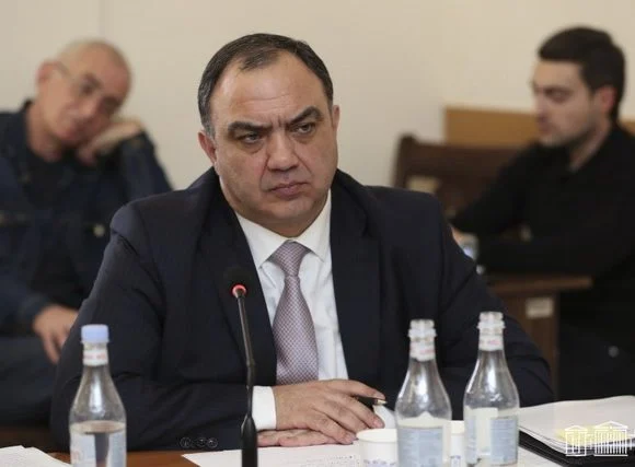 Աճուրդ՝ հարուստների համար․ «Հրապարակ»