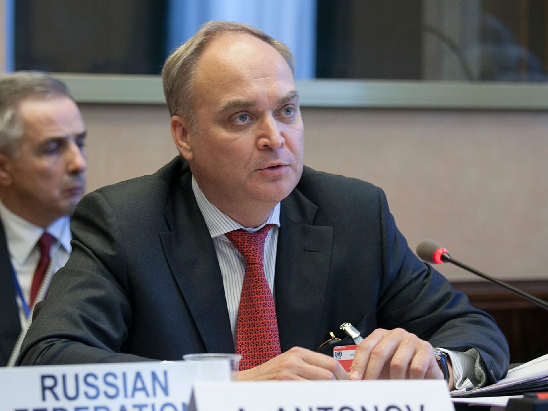 Посол потребовал разъяснить призыв сенатора США к убийству президента России