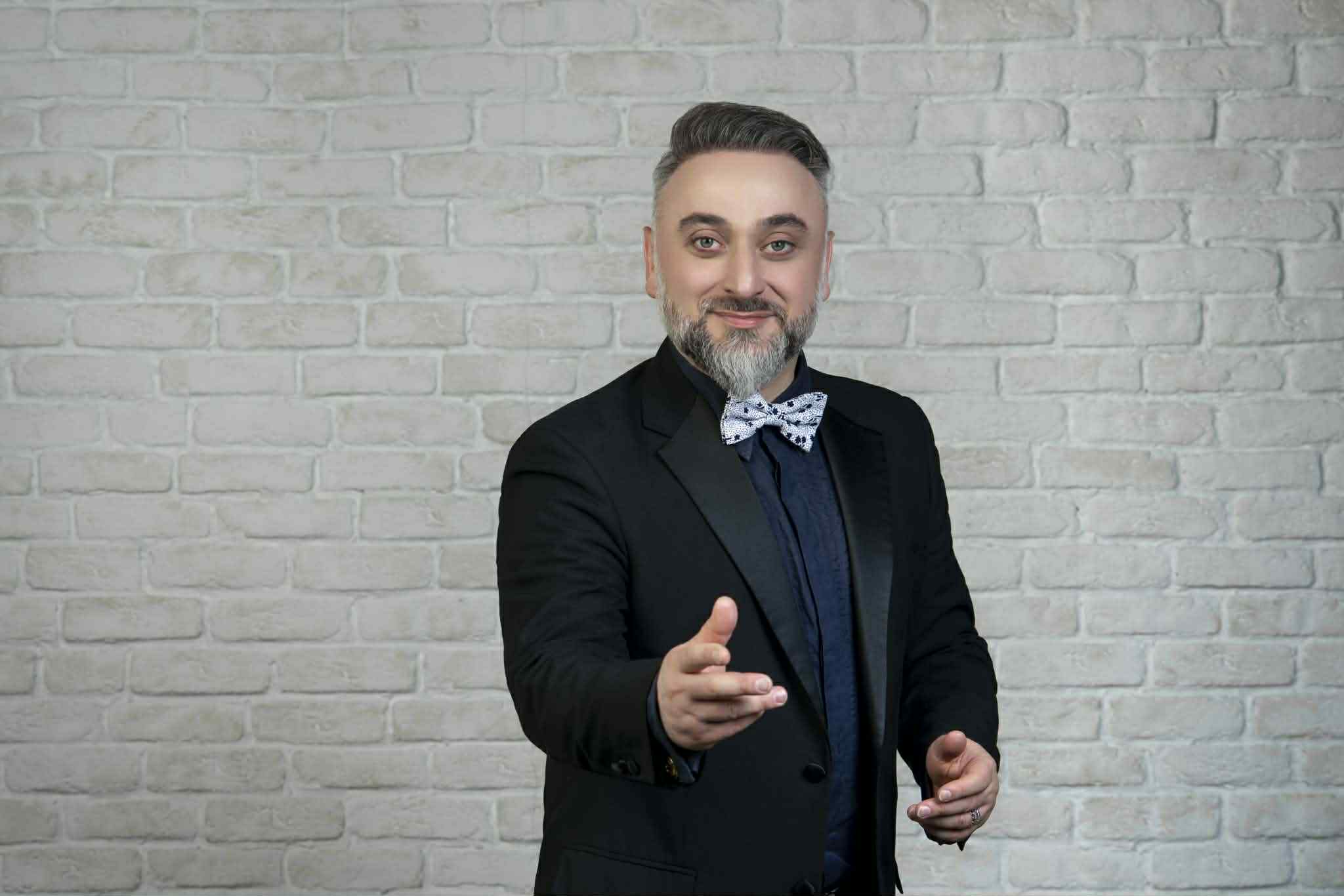 Երգիչ լինելը պատասխանատվություն է ու նվեր տիեզերքից․ Ադամ Բարրոն և ընկերները հանդես կգան «Անուրջներ» համերգով 