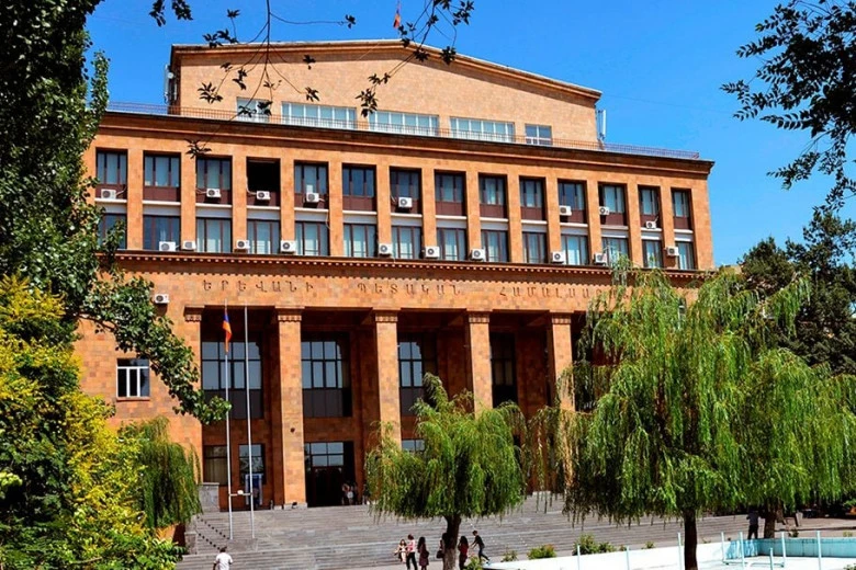 «Ապօրինություն է տեղի ունենում մայր բուհում». «Փաստ»