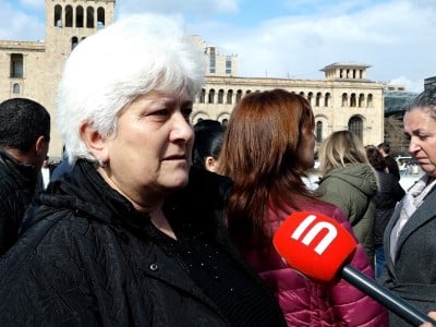 Պատերազմում զոհվածի մայրը բնակարան է պահանջում իշխանություններից