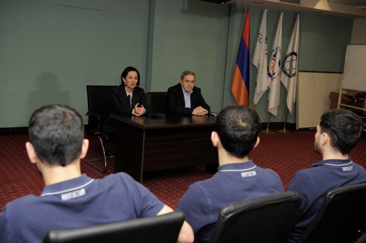 Անդրեասյանն ու Մելիքբեկյանը հանդիպել են ֆուտզալի Հայաստանի հավաքականի խաղացողների և մարզիչների հետ