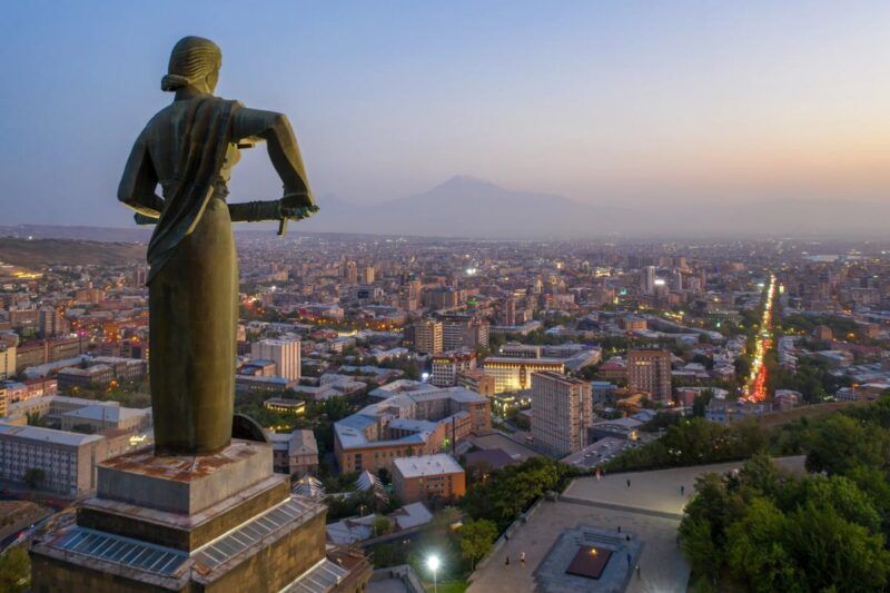 Մեծ Բրիտանիան խորհուրդ է տալիս չայցելել Իրան և երկիրը լքել նաև Հայաստանի միջոցով
