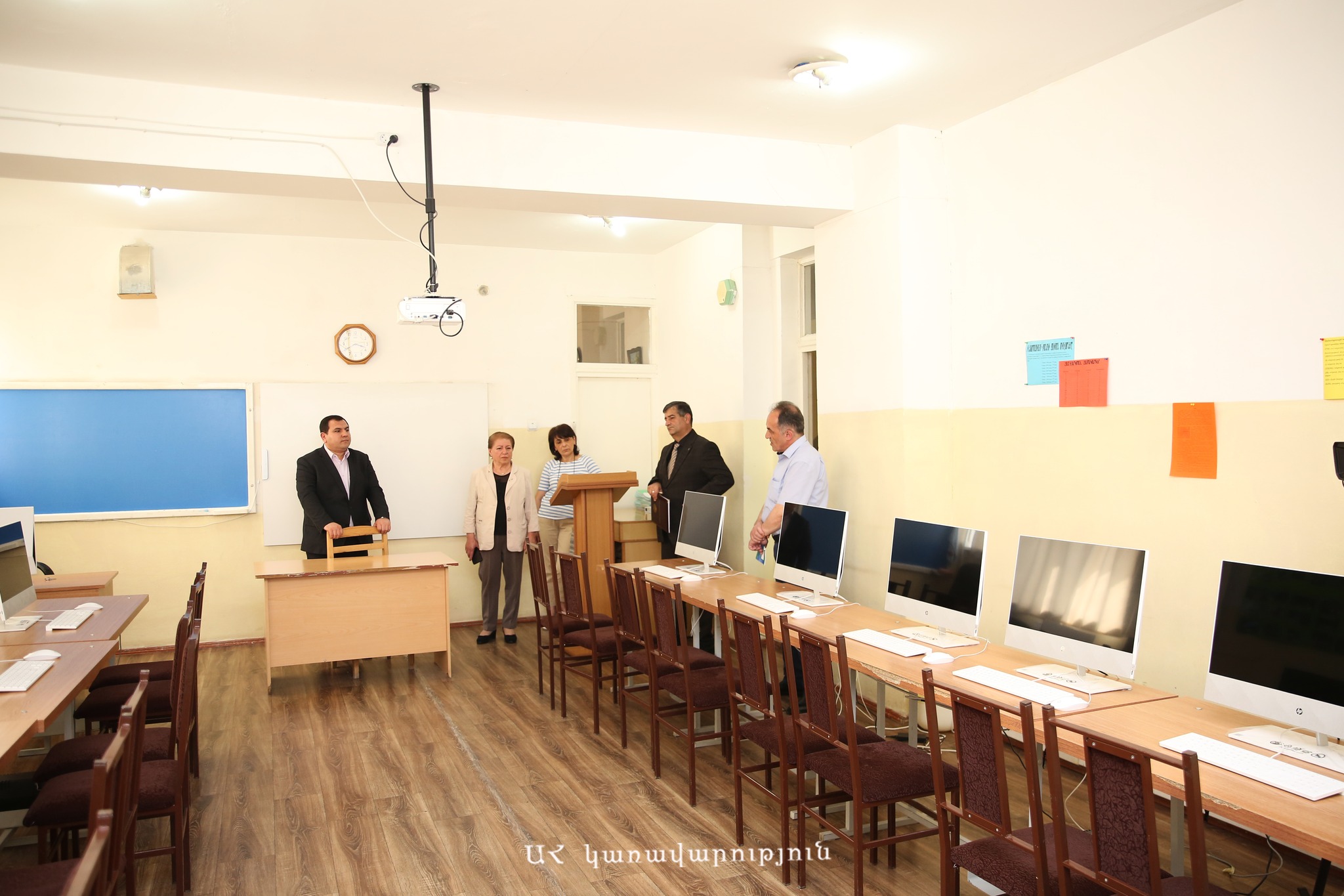Բոլոր դպրոցները հեռավար դասավանդման դասասենյակներով ապահովելը պետք է դառնա պետական ծրագիր. ԱՀ պետնախարար