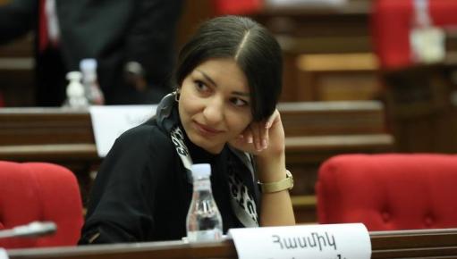 Հորը, քրոջ ամուսնուն, ընկերուհուն ՔՊ-ական պատգամավորը ԱԺ-ում աշխատանքի է տեղավորել. «Ժողովուրդ»