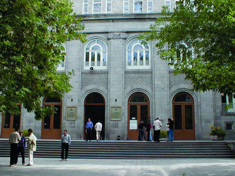 Մի ամբողջ բուհ եւ ընդամենը 29 առաջին կուրսեցի. «Հրապարակ»