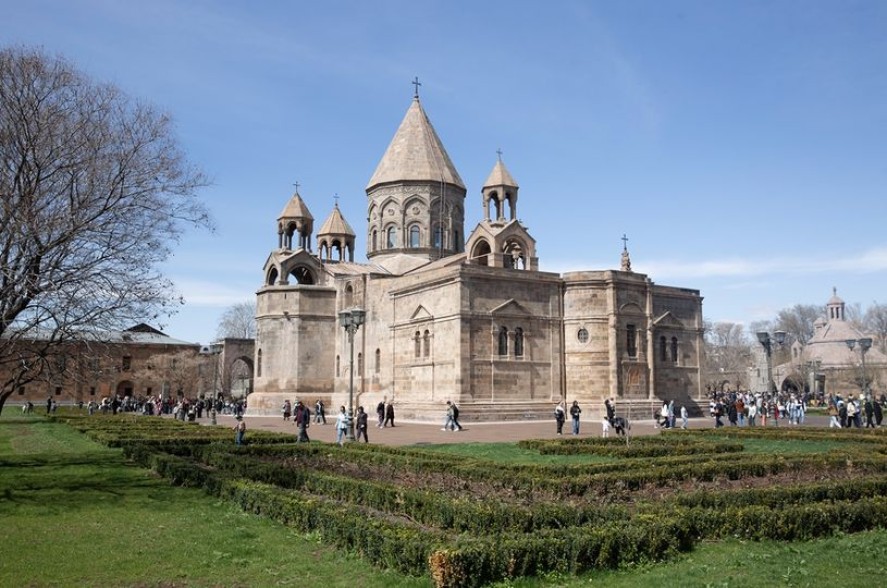 Կրկնազատիկ. Մայր տաճարում Սուրբ և անմահ պատարագ է մատուցվում (ուղիղ)