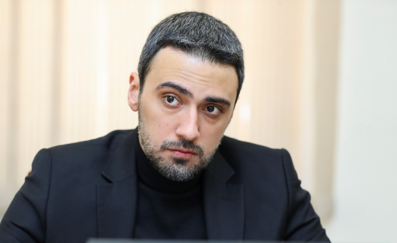 Այս պահի դրությամբ «վտանգ» ներկայացնող երկու իր առգրավվել է խուզարկության շրջանակներում. երկու գլխարկ. փաստաբանը՝ Նարեկ Կարապետյանի տան խուզարկության մասին