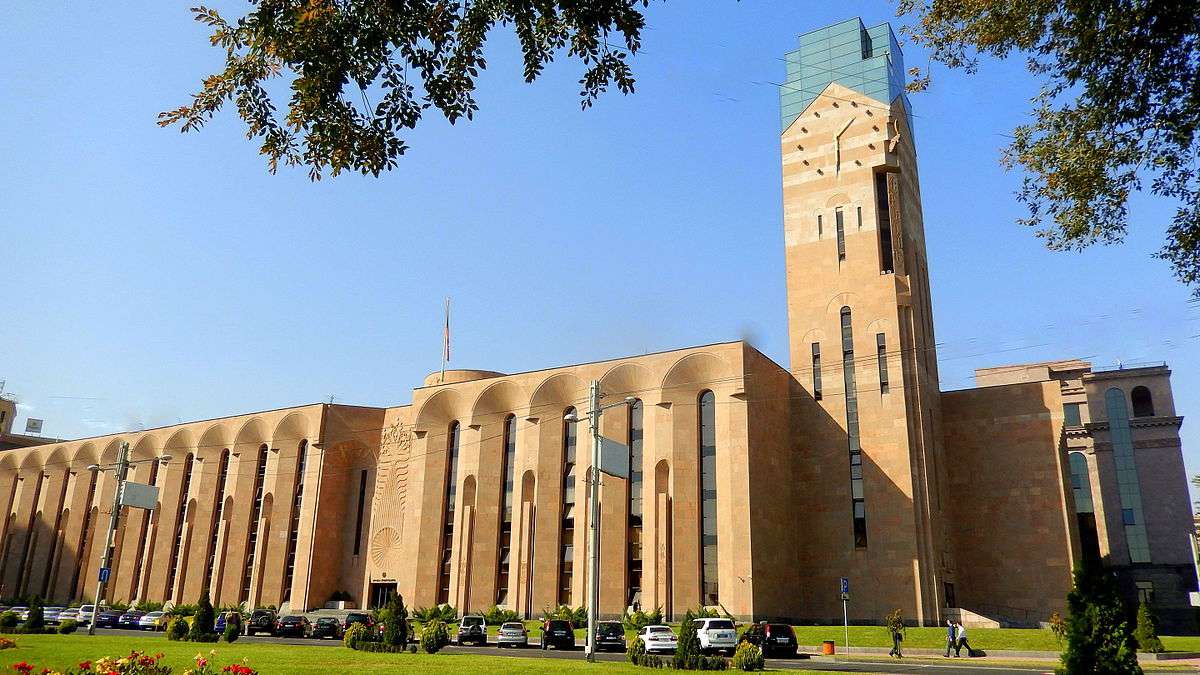 Երևանի քաղաքապետարանում  նիստ է․ ուղիղ