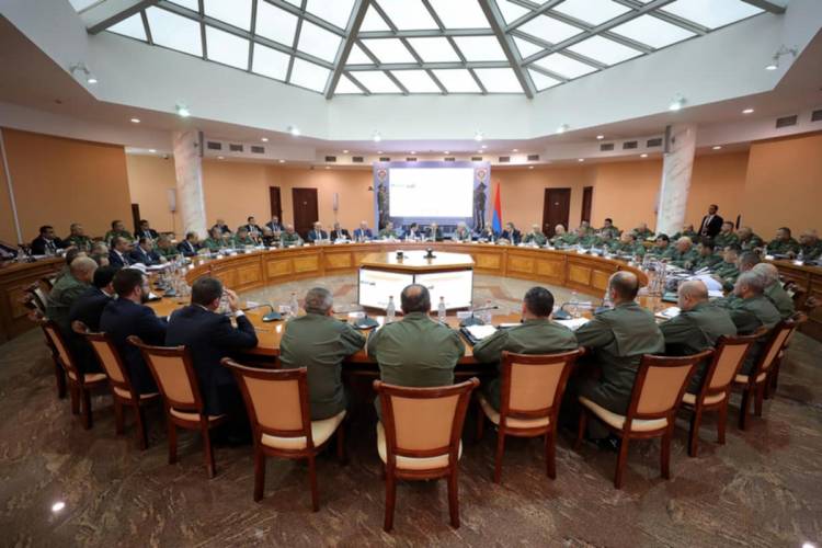 ՊՆ առանցքային պաշտոնները թափուր են․ «Հրապարակ»
