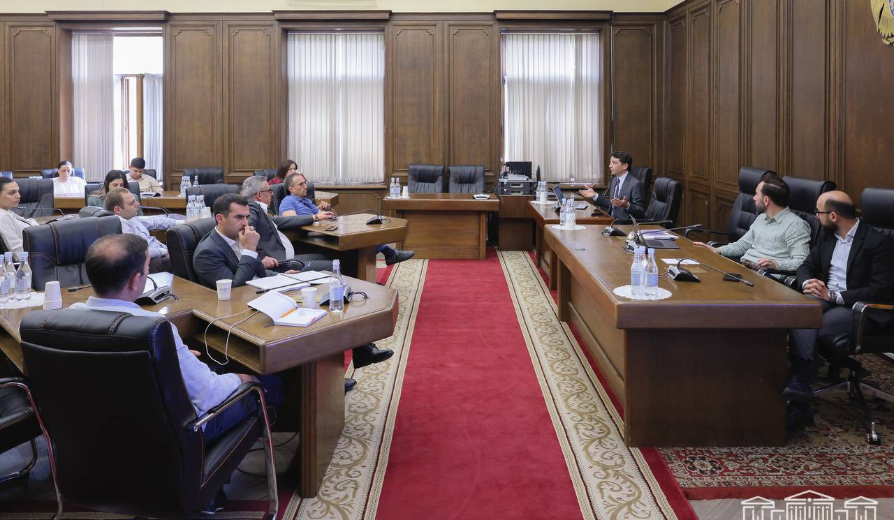 ՔՊ խմբակցությունը ԱԺ-ում հանդիպել է ֆինանսների նախարարի հետ