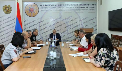 Անօթևանների, մուրացիկ ու թափառաշրջիկ անչափահասների մասին աշխատանքային քննարկում են անցկացրել
