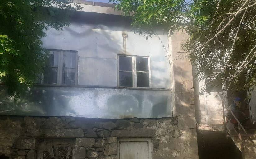 Ադրբեջանի ԶՈՒ-ն կրակ է բացել Սյունիքի մարզի Խոզնավար բնակավայրի ուղղությամբ. վնասվել է բնակելի տուն