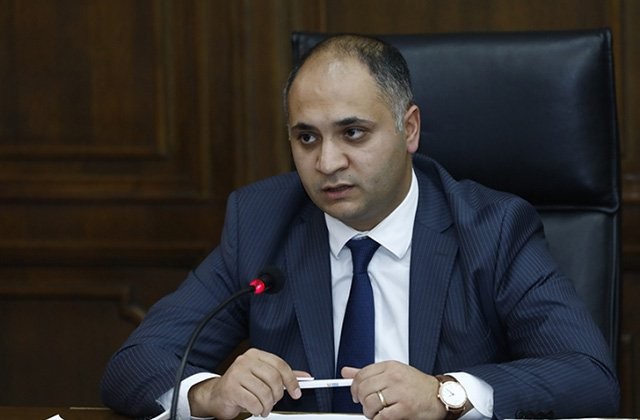 Ինչու՞ Գեղամ Գեւորգյանի աշխատասենյակում չկա Փաշինյանի նկարը