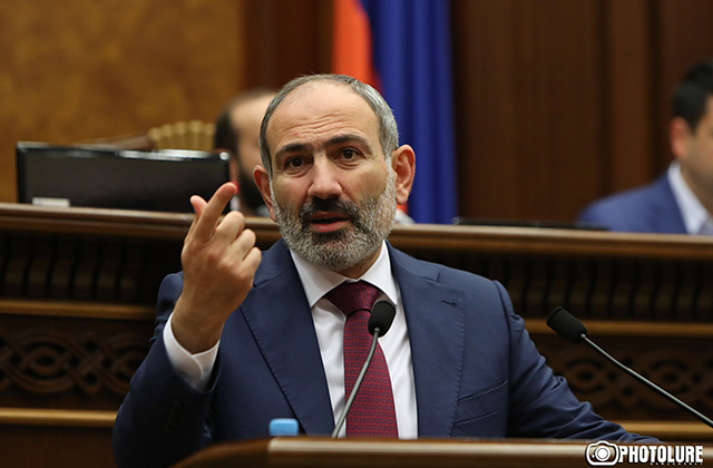 Գլոբինգի անկանոն ու համաճարակավտանգ հերթը. Փաշինյանը լուսանկար ու տեսանյութ է հրապարակել