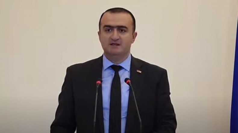 Արցախի պատգամավոր Գեղամ Ստեփանյանին «Զվարթնոց» օդանավակայանից հետ են ուղարկել․ «Ժողովուրդ»