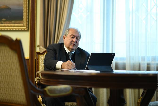 Սարգսյանը ստորագրել է հարկերի ավելացման օրենքը՝ չնայած ժամանակավրեպ համարելուն