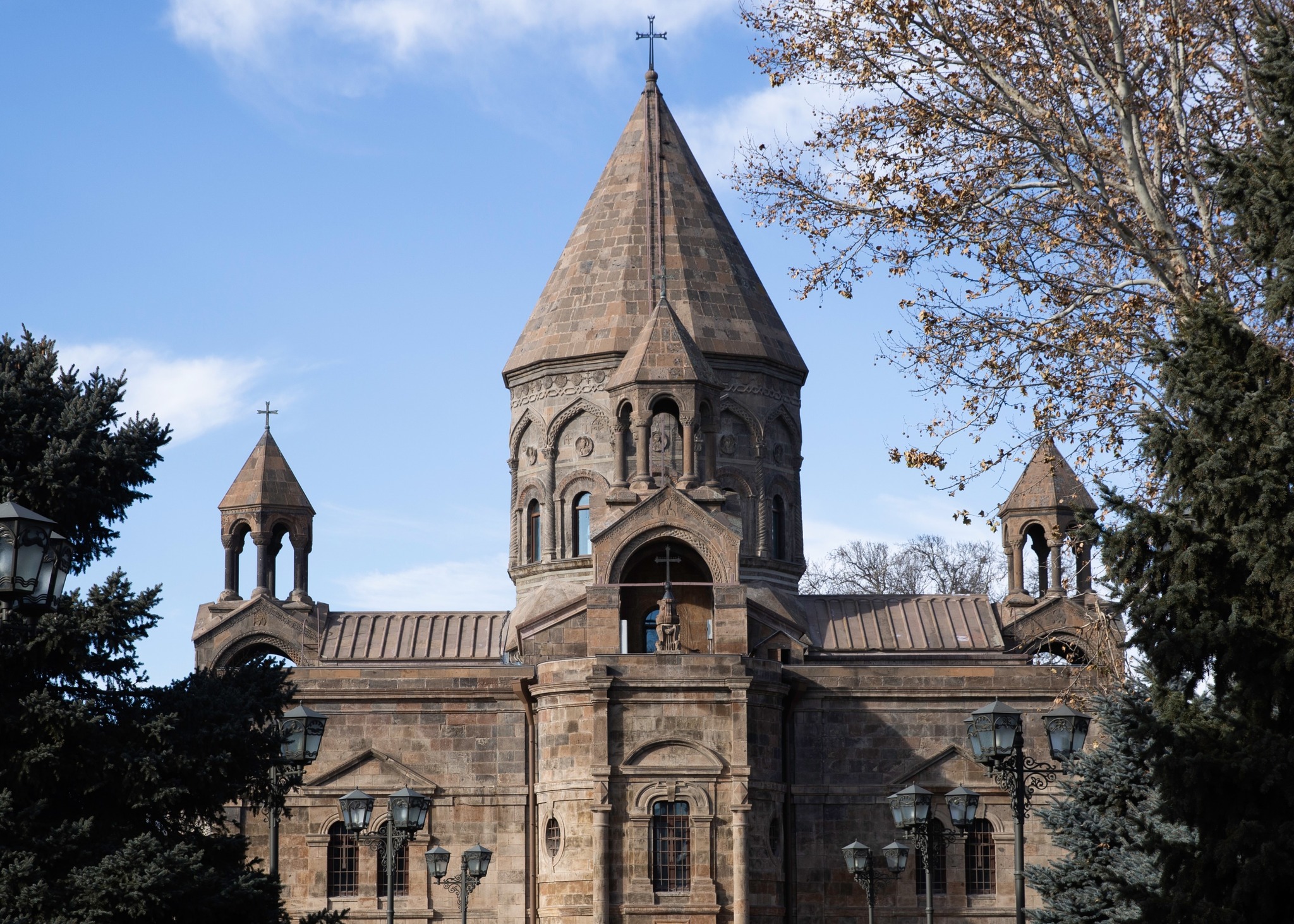 Շվեյցարիայի Հայոց թեմի առաջնորդական տեղապահ Հոգեշնորհ Տ. Գուսան ծայրագույն վարդապետ Ալճանյանը Հայրապետական տնօրինությամբ ազատվել է իր պաշտոնից