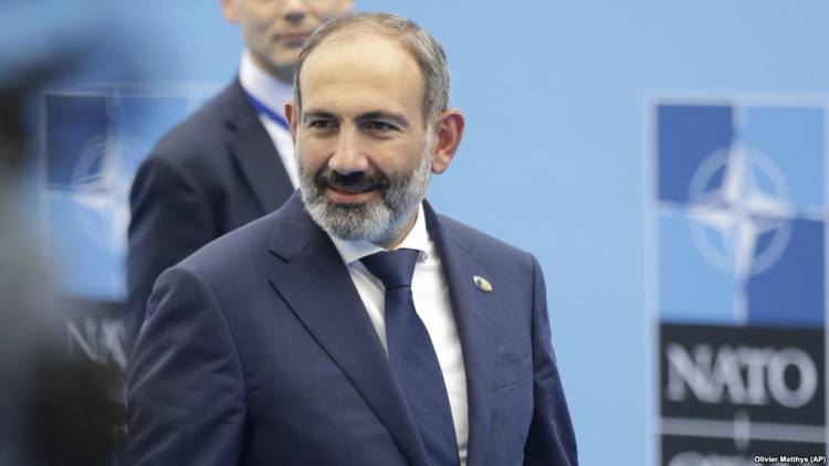 Փաշինյանը պարգևներ է հանձնում