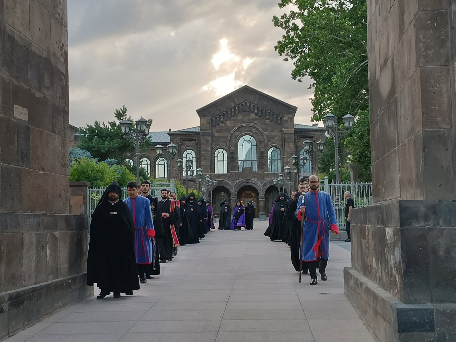 Մայր տաճարում մատուցվեց Սուրբ և Անմահ Պատարագ՝ գերյալների ազատության, նեղյալների մխիթարության և հայրենի երկրի խաղաղության համար