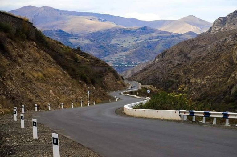 Ալավերդի-Սանահին-Սարահարթ ճանապարհահատվածին գործում են երթևեկության սահմանափակումներ, իսկ Լարսի ավտոճանապարհը բաց է