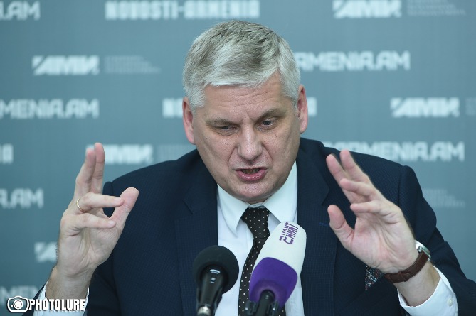 12 октября во время второго раунда переговоров сторон в Москве будет предпринята попытка закрепить договоренности по перемирию: Маркедонов