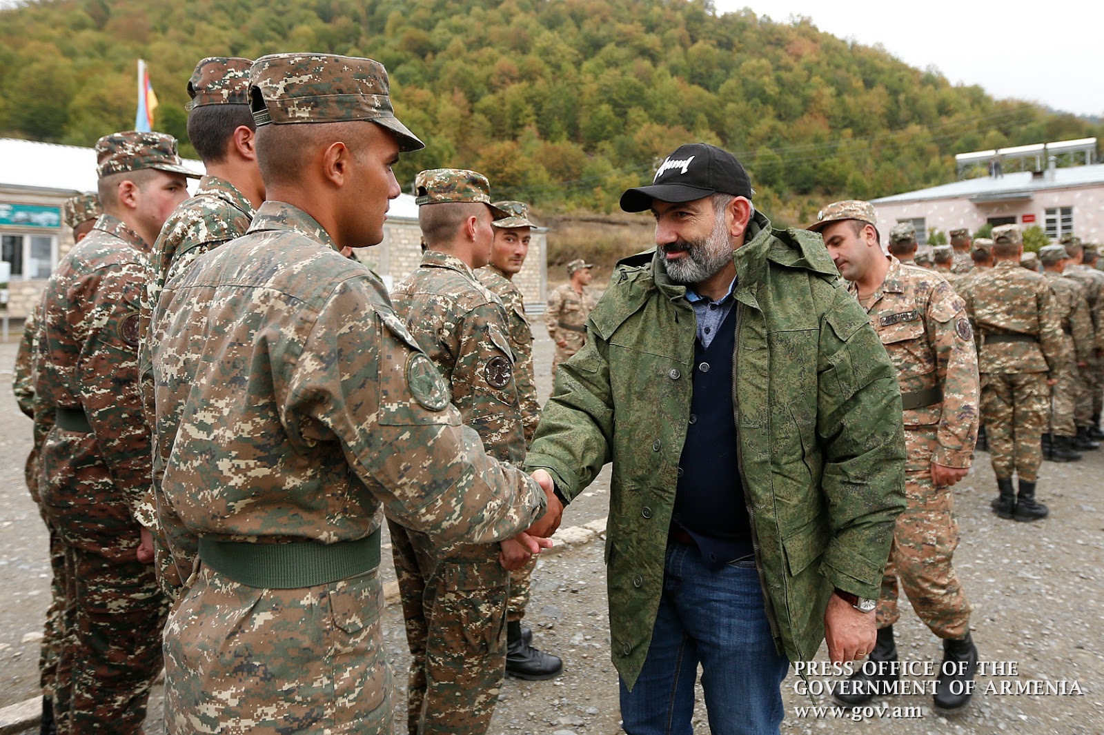 Փաշինյանը զորամասում մասնակցում է նոր ճաշարանի բացմանը (ուղիղ)