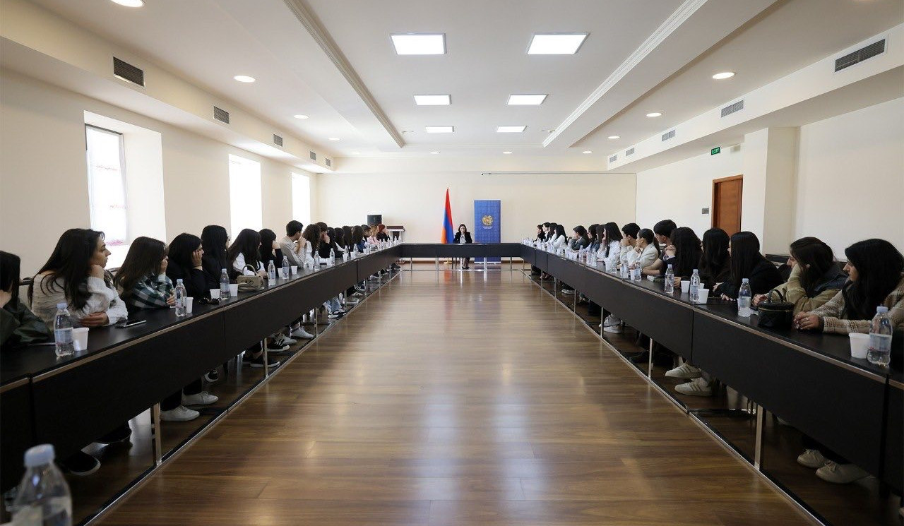 Ժաննա Անդրեասյանը հանդիպել է ուսանողների հետ