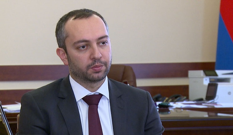 «Ուզած-չուզած Ձեզ կողմ ենք քվեարկելու, հակառակ դեպքում ճգնաժամ կառաջանա․ Էդուարդ Աղաջանյանը՝ Արամ Վարդևանյանին