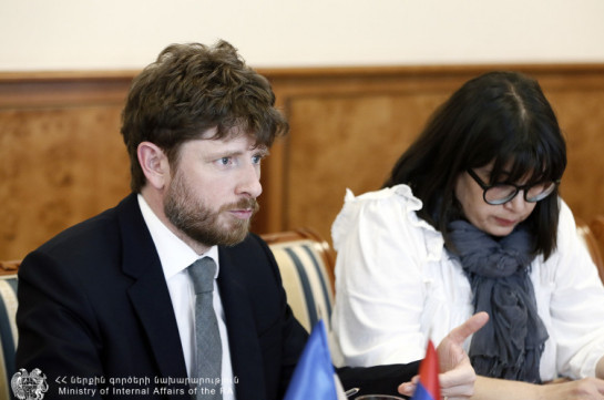 Հետաքննող հեռուստալրագրողը մատնանշել է՝ ՀՀ-ում Ֆրանսիայի դեսպանը «վիզաների անօրինական վաճառքից 35 մլն եվրո է յուրացրել»