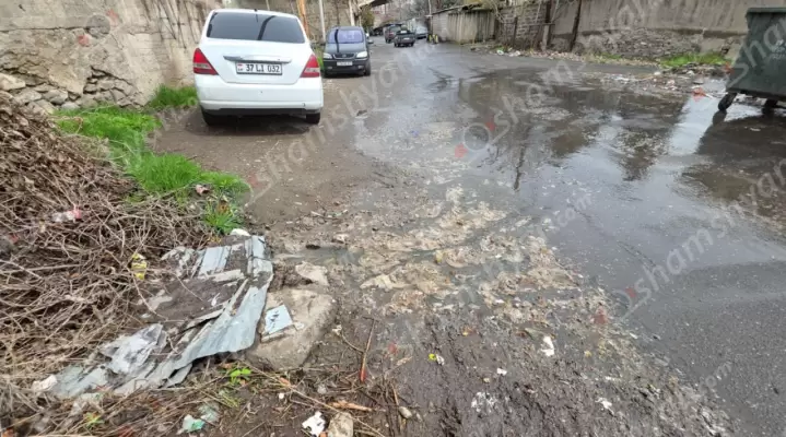 Երևանի Նորագյուղ թաղամասիում դիտահորերից կեղտաջուր է դուրս գալիս