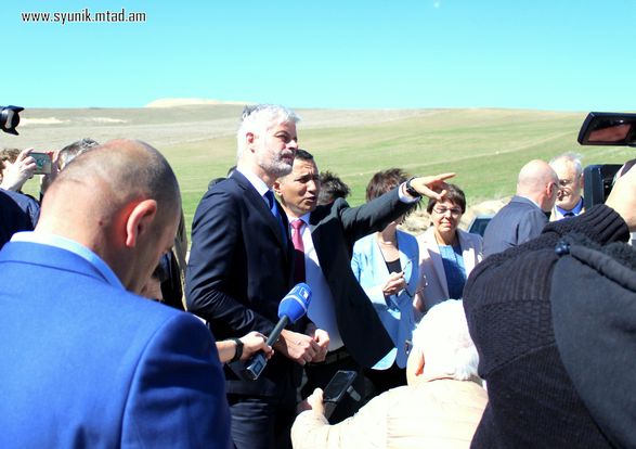 Եկել ենք աշխարհին հիշեցնելու, որ Ֆրանսիան Հայաստանի ու Արցախի կողքին է․ Լորան Վոքիեն