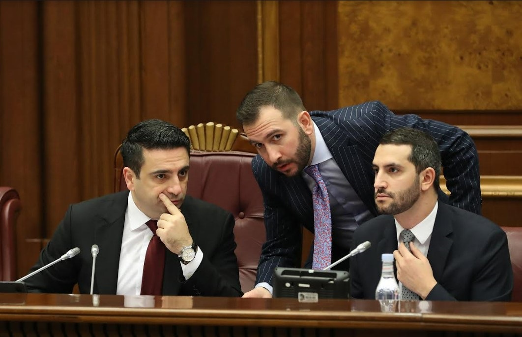 Ազգային ժողովի նախագահի պաշտոնի համար թեժ մարտեր են ընթանում. «Հրապարակ»