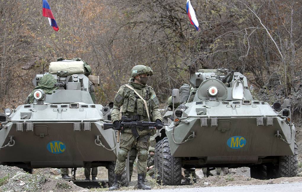 Российские миротворцы перекрыли передвижение азербайджанских автоколонн на территории Арцаха: источник