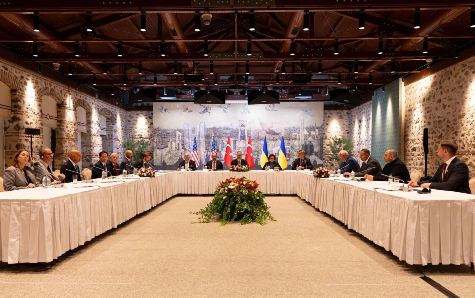 Ստամբուլում սկսվել են Թուրքիայի, ԱՄՆ-ի և Ուկրաինայի միջև եռակողմ բանակցությունները
