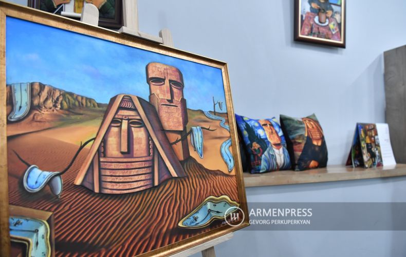 Տատիկն ու Պապիկը՝ Արցախի տանը․ Դիլաքյան եղբայրների հայտնի շարքը ցուցադրվում է Երևանում