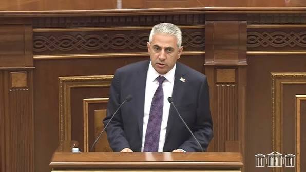 Եթե 12-ի փոխարեն 6 մշտական հանձնաժողով ունենանք՝ 500 000 դոլար կտնտեսենք, իսկ դա 25 արաբական ձի է՝ փառատոն կկազմակերպենք. Էդգար Ղազարյան