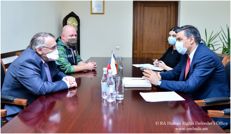 Թաթոյանն ու ՀՀ-ում Չեխիայի դեսպանը քննարկել են ադրբեջանական ԶՈւ-ի կողմից կատարված դաժանությունները