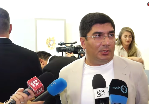 Ձեր տնտեսագիտական «տորիչելյան» դատարկությունը ի ցույց կդնեմ. Մեսրոպ Մանուկյանն ու Բաբկեն Թունյան վիճեցին